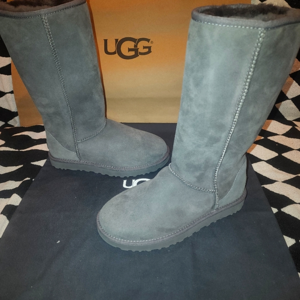 Ugg boots 👢